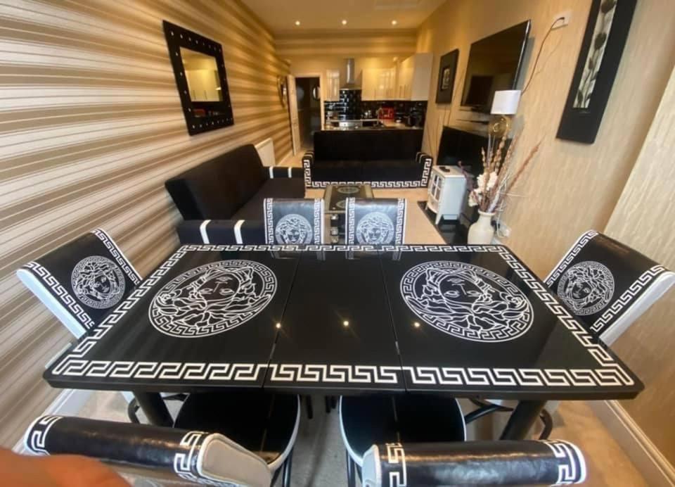 Boutique 2 Bed Gold Sleeps 10